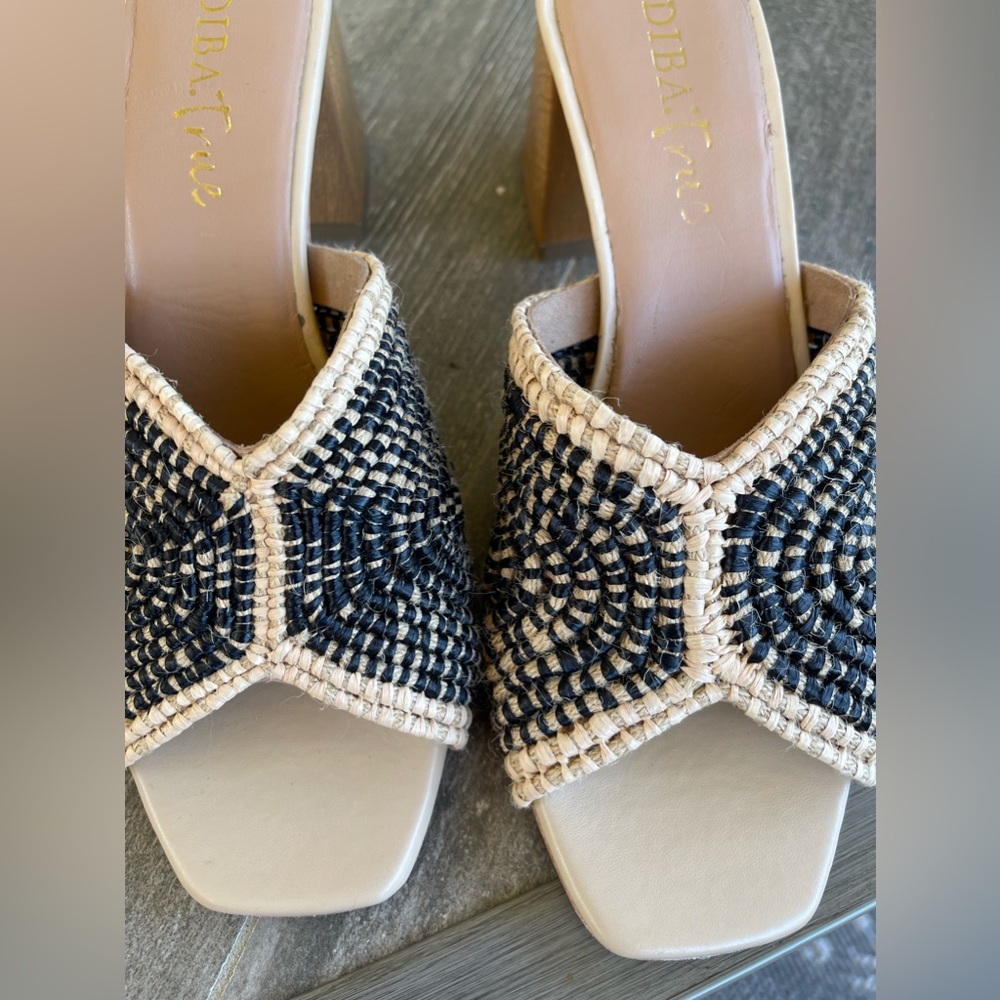 Diba True black tan woven mules size 7 NWOT